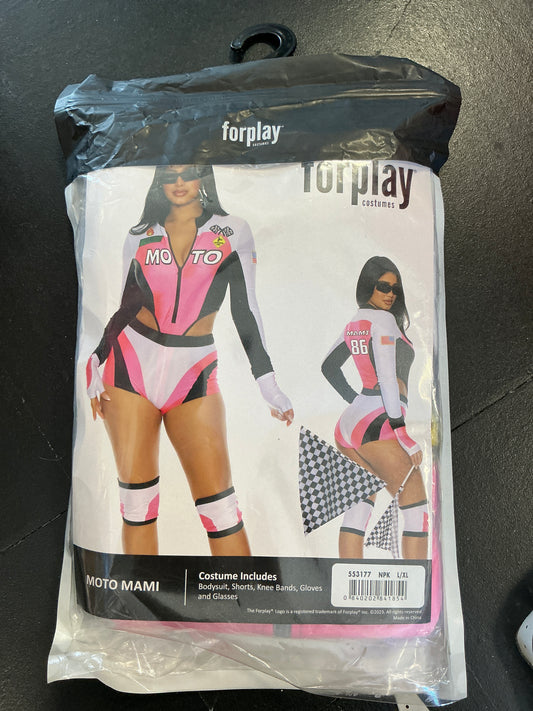 Moto, mommy costume